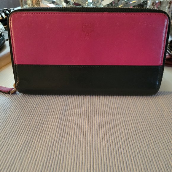 MCM zippy wallet - Picture 1 of 1